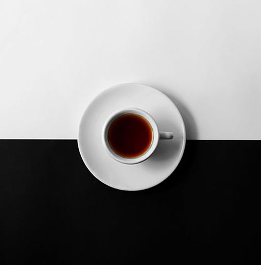 睡眠のためのコーヒー学-カフェイン編｜カフェインを含まない「デカフェ」｜焙煎度合いは関係ある？｜カフェイン含有率の低い品種